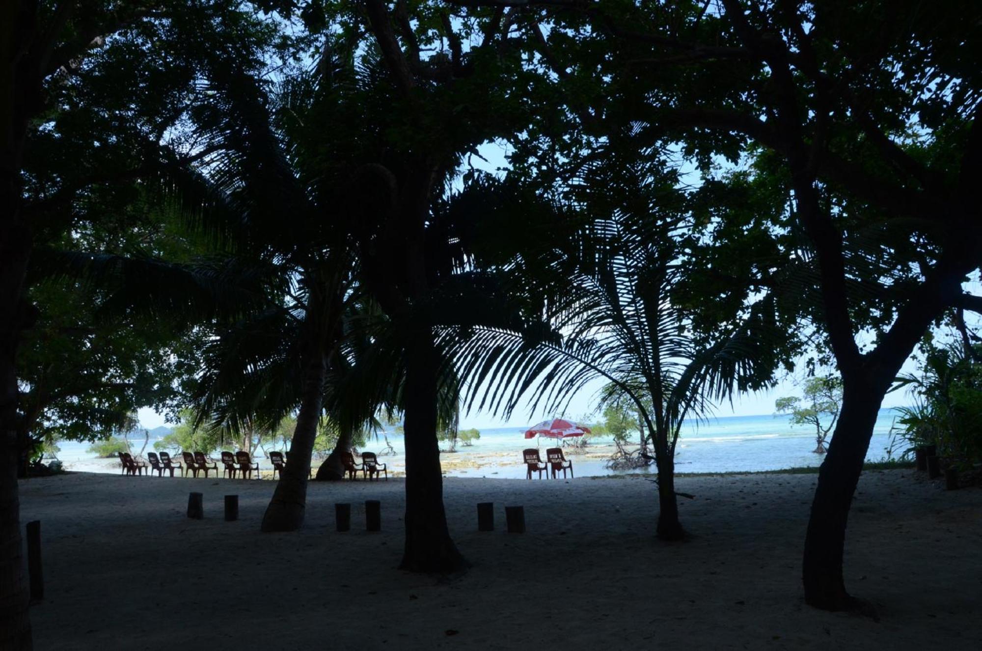 Coconhuts Beach Resort Lakshmanpur Buitenkant foto